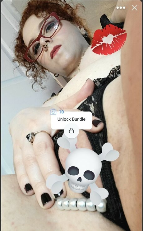 Pomegranate Princess onlyfans leaked.