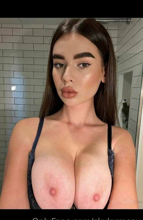skylarrosay onlyfans nudes