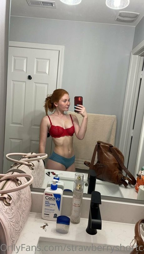 strawberryshortcakes420 only fans naked