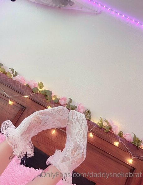 daddysnekobrat onlyfans strip