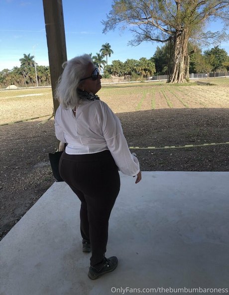 thebumbumbaroness xxx onlyfans