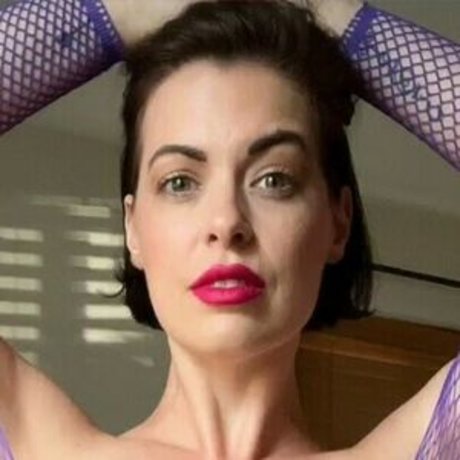 lipstickandlinernotes only fans photos