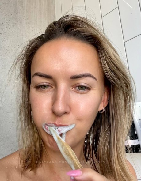 littleeviejones onlyfans leaks