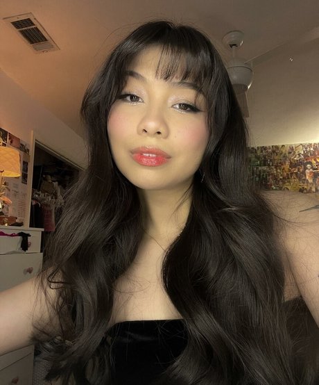 Trin Lovell nsfw onlyfans