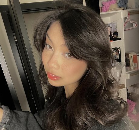 Trin Lovell onlyfans model