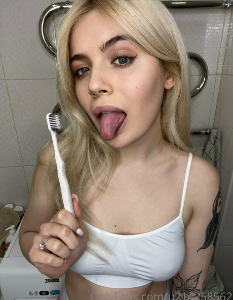 thedakotaa onlyfans nude pictures
