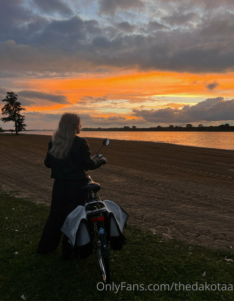 thedakotaa onlyfans model images