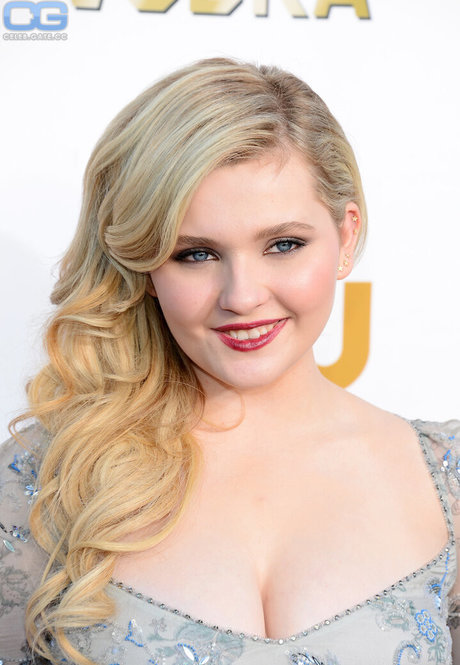Abigail Breslin onlyfans explicit content