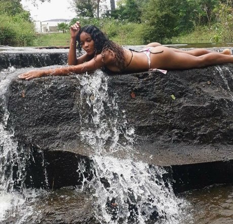 vanessa maite57 onlyfans leaked tits