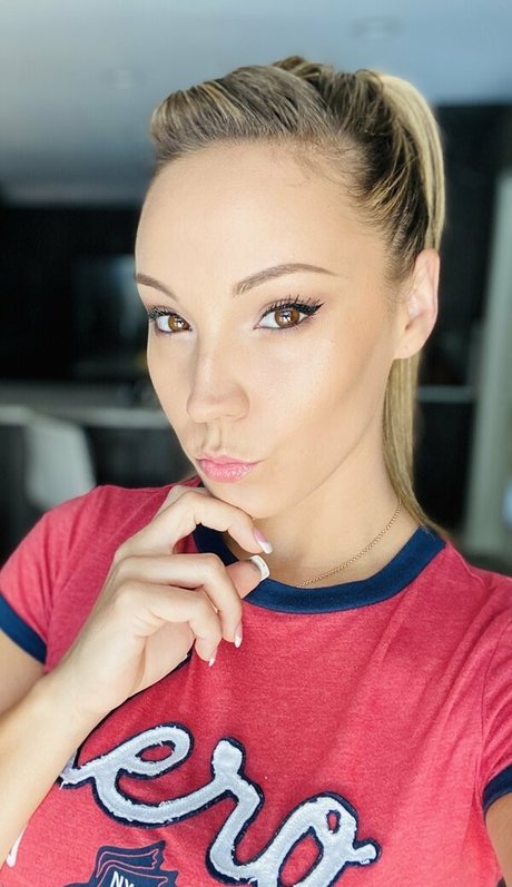 sashafoxxx leaked onlyfans photos