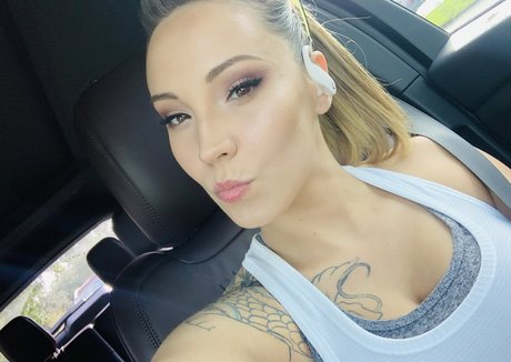 sashafoxxx onlyfans boobs