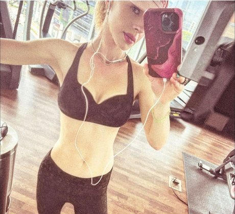 Orianthi only fans pictures