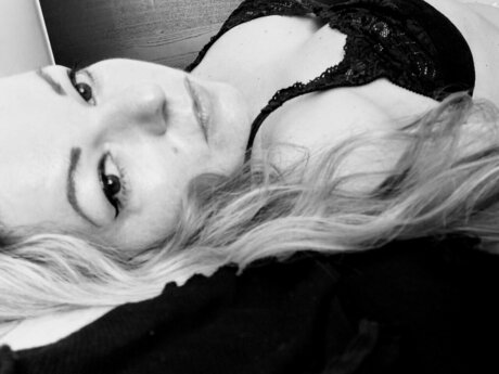 TINY TINY FEET onlyfans pictures