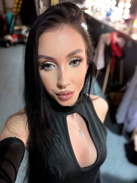 Lara Sins onlyfans free content