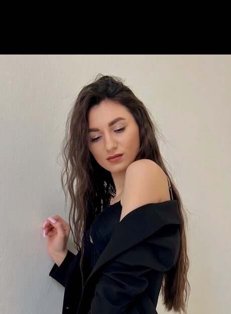 Emilia Evans onlyfans leajs