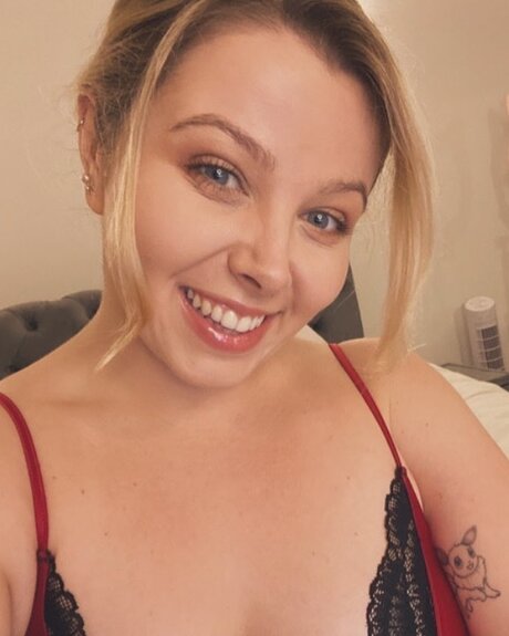 Bella Rose FREE British Gamer Girl nudes onlyfans leaked