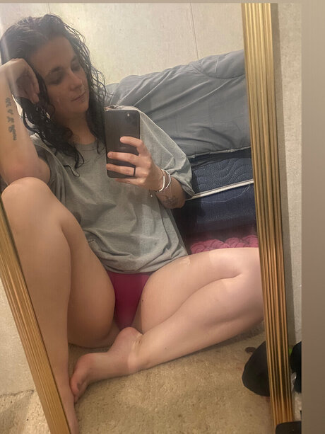 RayAnn onlyfans strip tease