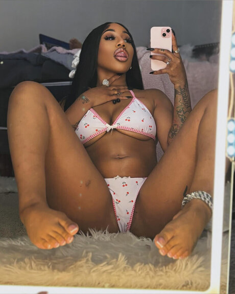 Pretty lipss_ leaked onlyfans