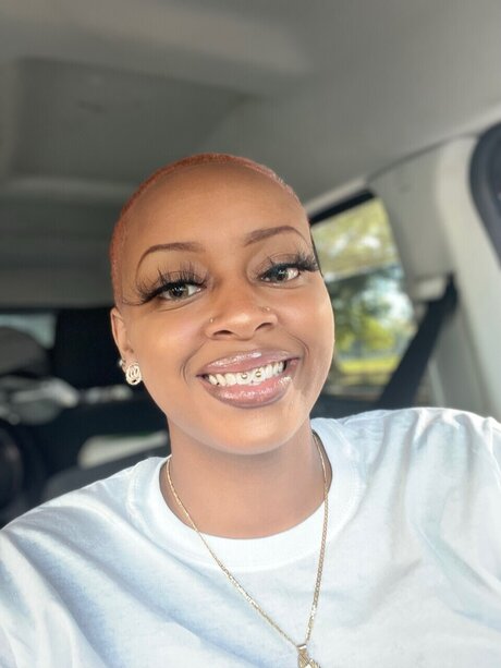 EyezTheGemini onlyfans naked pics