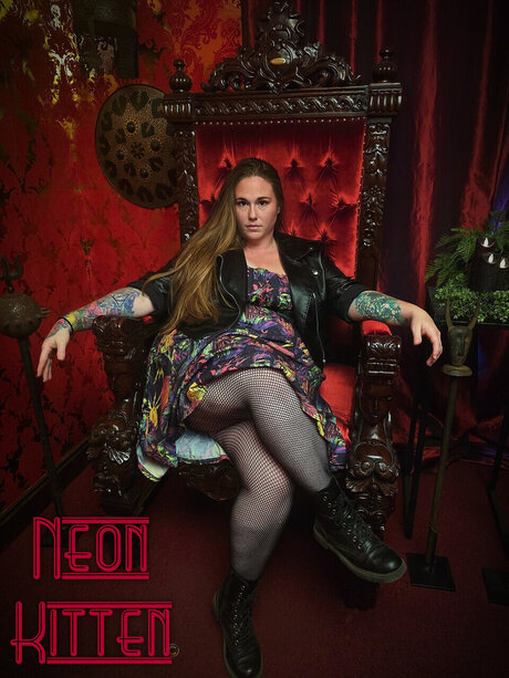 Neon Kitten sex onlyfans