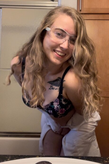 Caroline P Your fav college baby_ naked onlyfans leaks