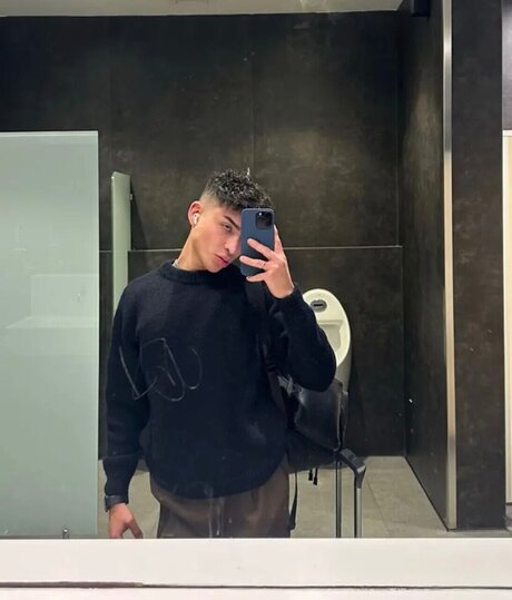 Alejo Espinosa onlyfans naked