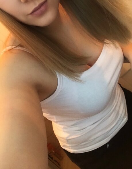 _blondi 22 naked onlyfans