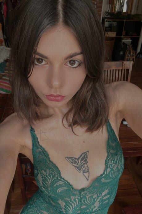 Aleona_ onlyfans model images