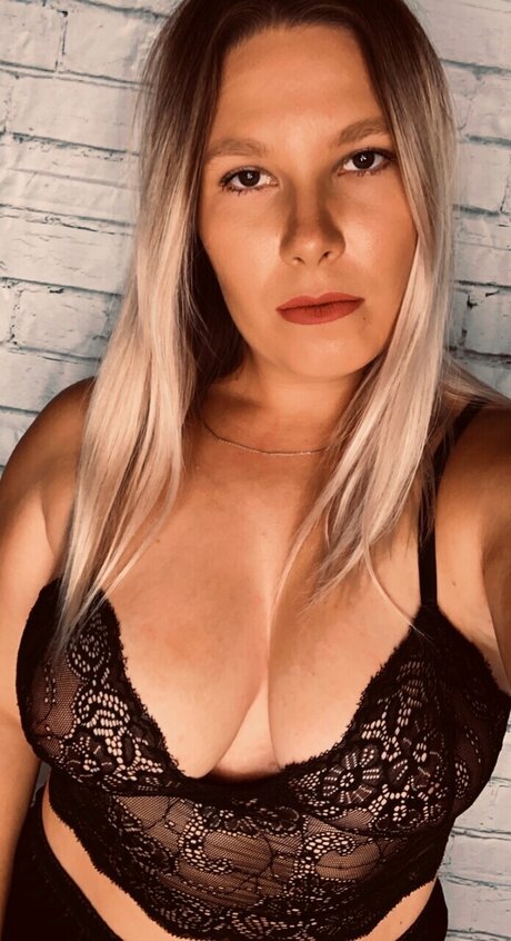 QBEE121 onlyfans gratis