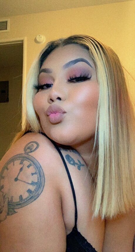 Big Booty Mariii onlyfans leak ass