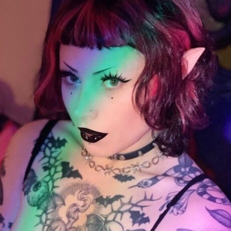 Serafina Scream X onlyfans strip tease