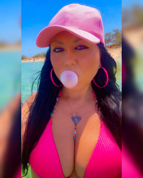 Elenaki zouzounitsa onlyfans model photo