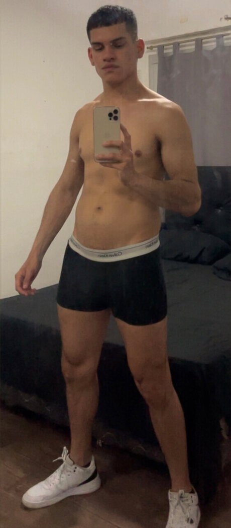 HENDRIX 20K_ onlyfans model images