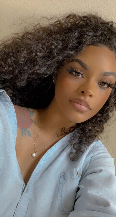 LightSkinnTaee onlyfans lesk