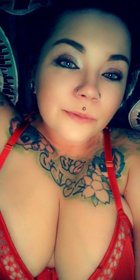 Raven Kennish onlyfans model photos