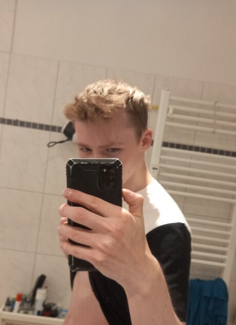 Lars19 strip onlyfans