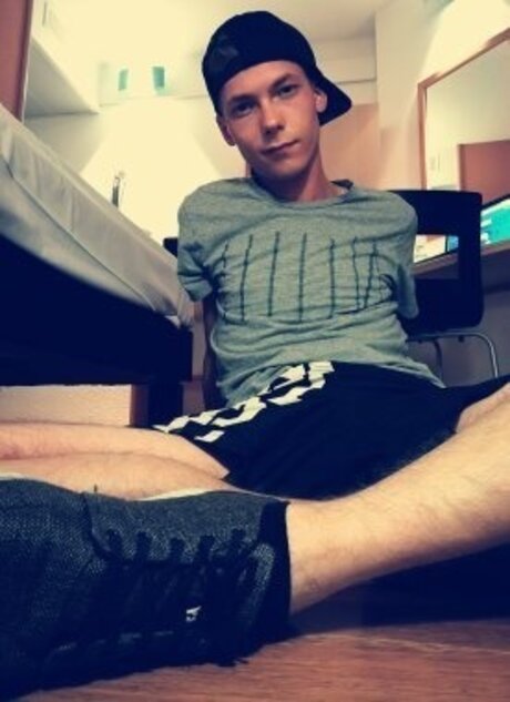 HrnyTwnk nude leaks onlyfans