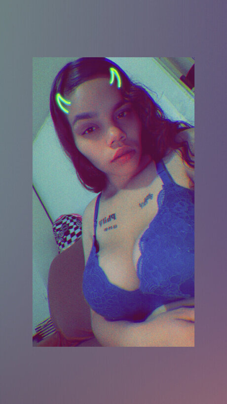 UrFavoriteLightSkin69 onlyfans strip