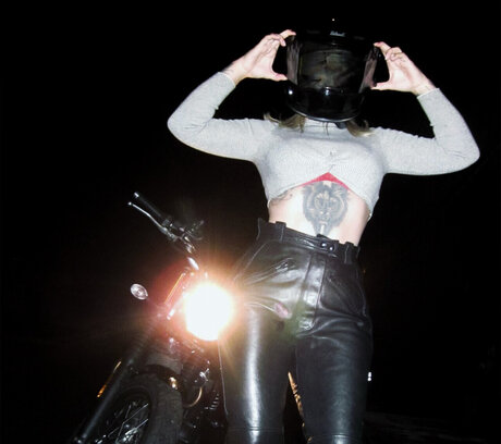 Thr0ttle Th0ttie onlyfans nude leaks