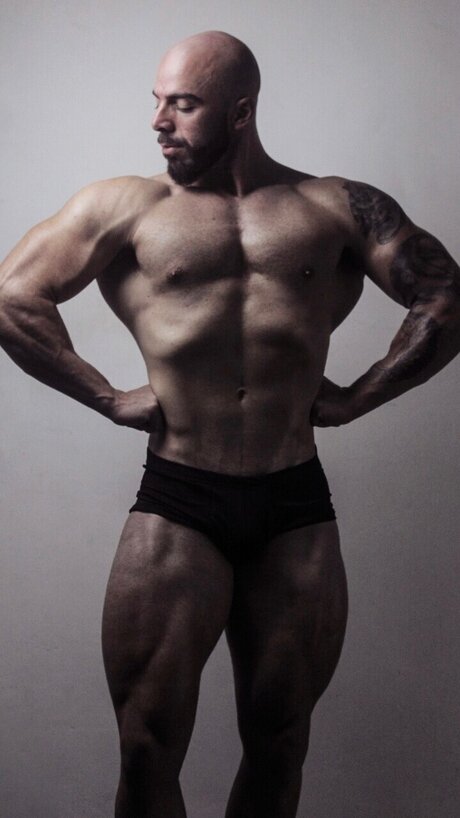 JuanPhysique onlyfans page