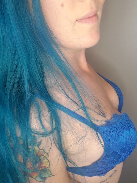 Tiny Blue onlyfans leams