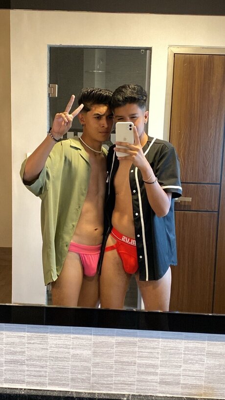 Isra y Hugo onlyfans leaked tits