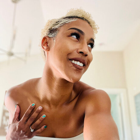 Rene Gold_ onlyfans model photos