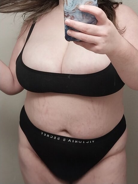 Bristol Vellum is on onlyfans