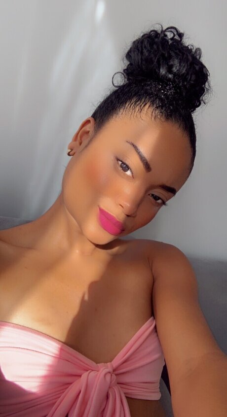 Anna Queen onlyfans striptease