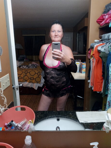 Sexy Housewife 15 onlyfans pics leaked