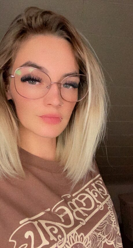 Isi LS leaked onlyfans pics