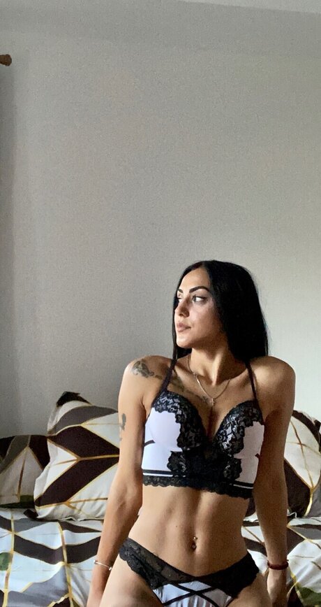 Ela Giurgiuca onlyfans model