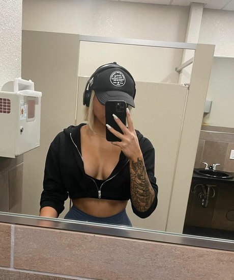 Melanie Doulik naked onlyfans leak