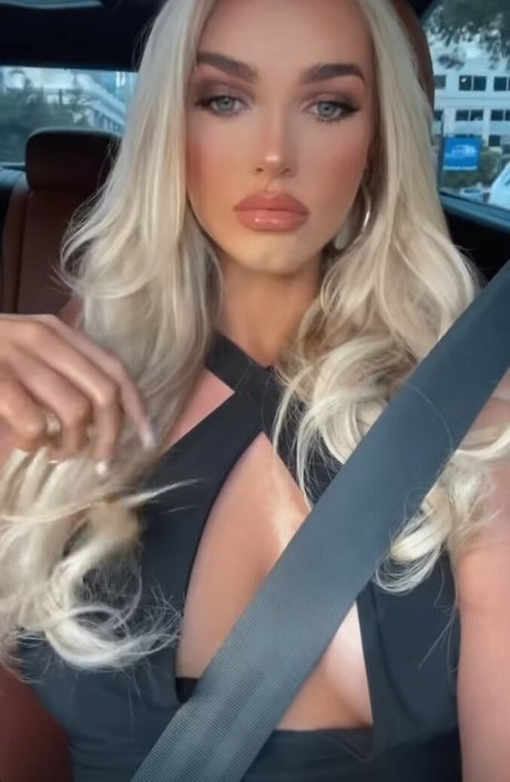 Rebecca Raines onlyfans tits